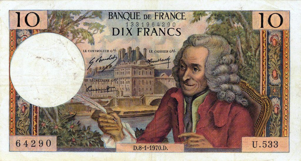 Anverso de un billete de diez francos franceses con la cara de Voltaire, procedente de la segunda mitad del siglo XX.