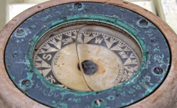 Brújula histórica de navegación portuguesa